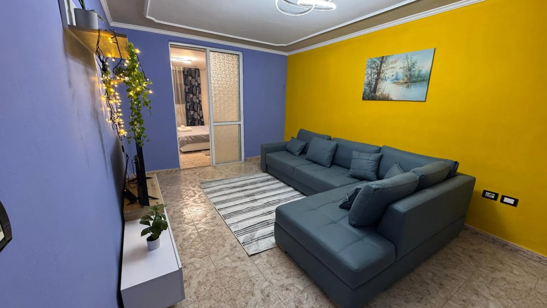 Amber Sunshine Apartment 티라나