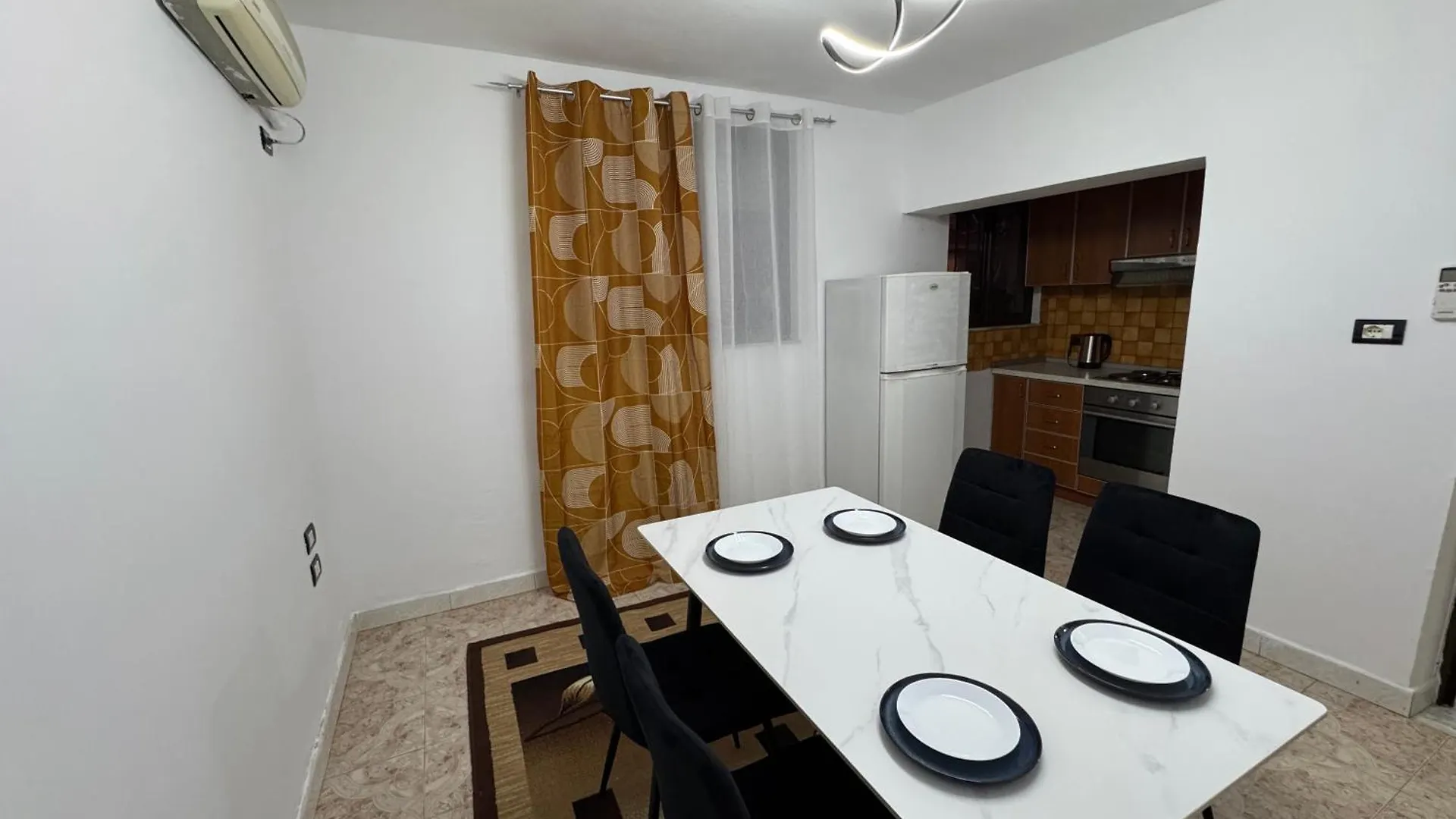 Amber Sunshine Apartment 티라나