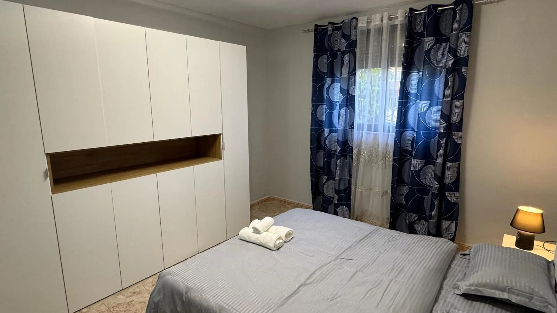 Amber Sunshine Apartment 티라나