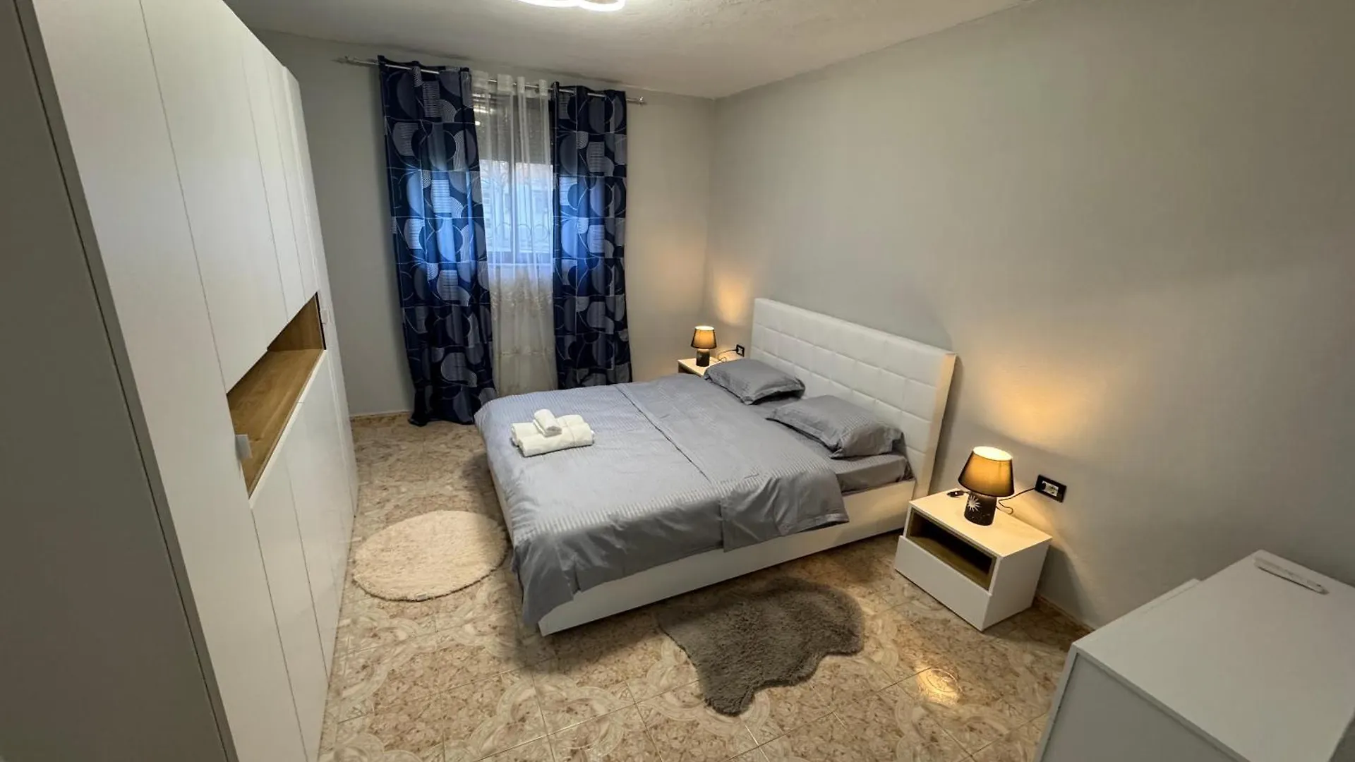 Amber Sunshine Apartment 티라나 0*,